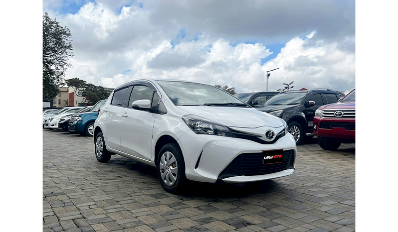 2016 Toyota Vitz F image-13