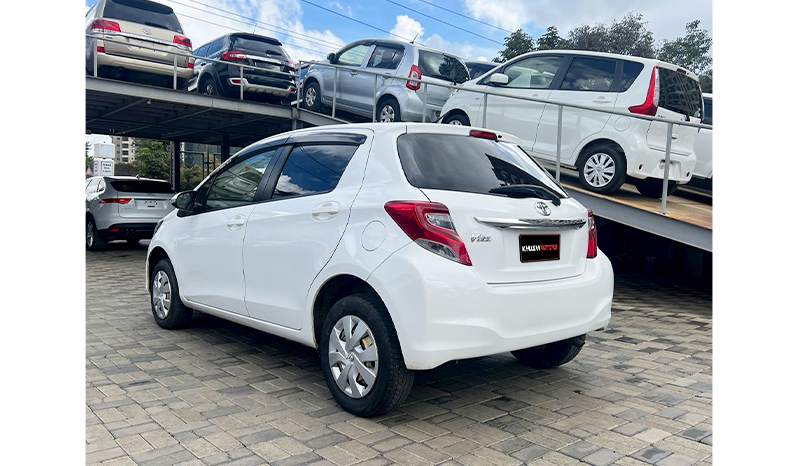 2016 Toyota Vitz F image-14