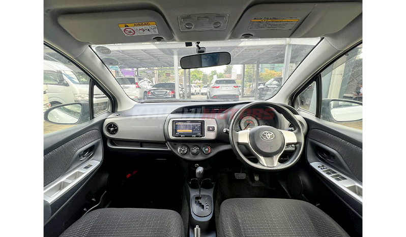 2016 Toyota Vitz F image-15