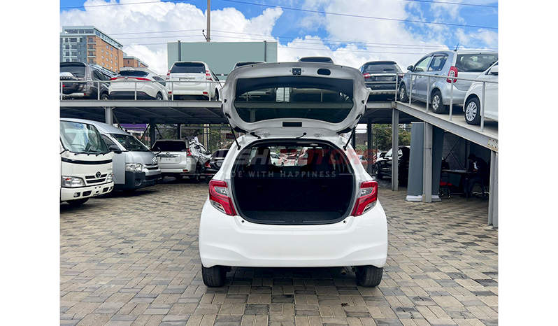 2016 Toyota Vitz F image-20