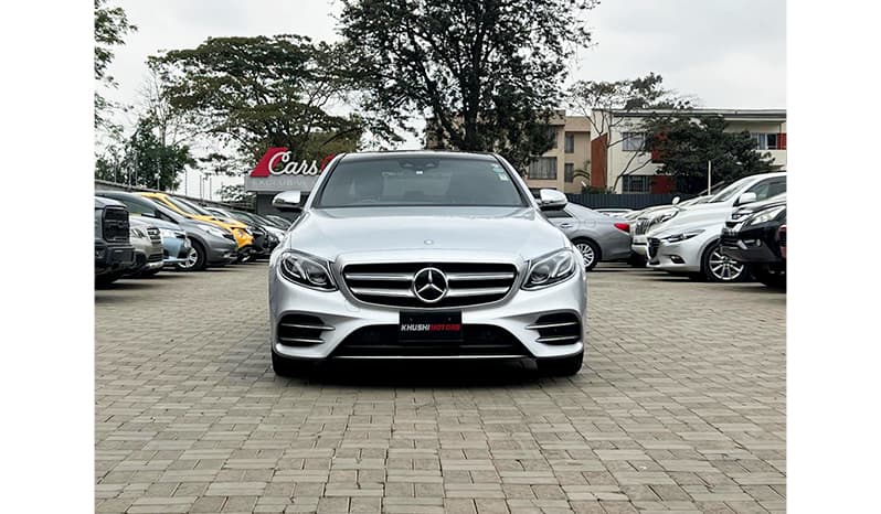 2016 Mercedes-Benz E-Class E200 image-1