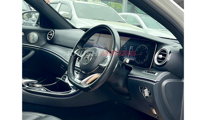 2016 Mercedes-Benz E-Class E200 image-5