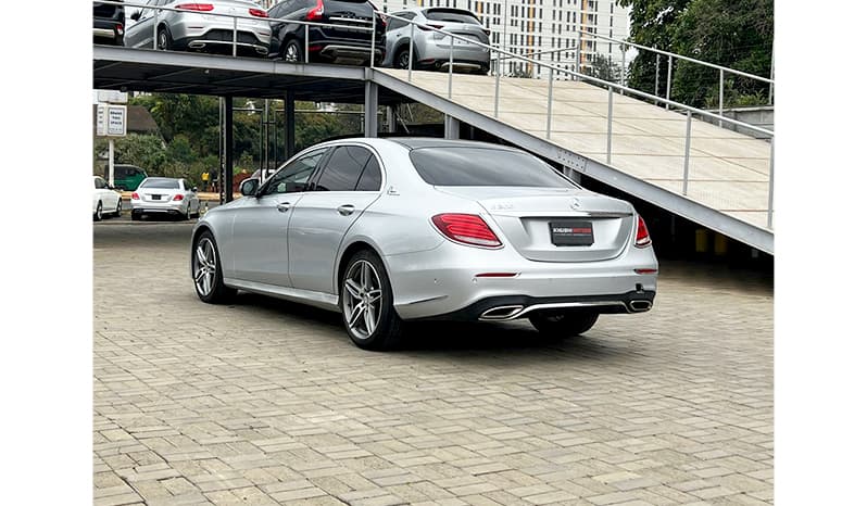 2016 Mercedes-Benz E-Class E200 image-8