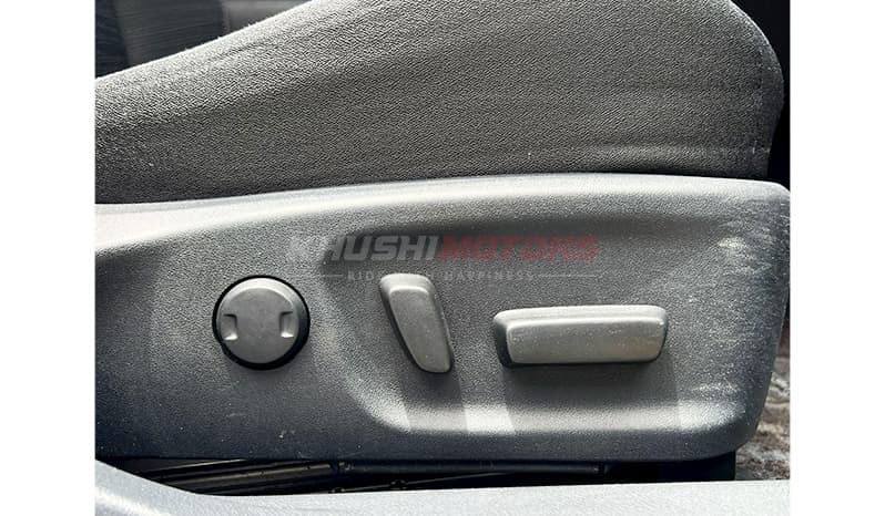 2016 Toyota Crown S-T Package Athlete image-18