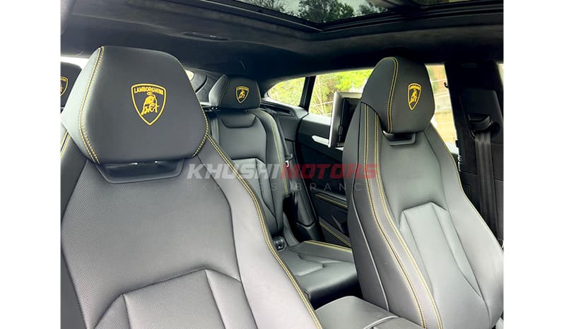 2019 Lamborghini Urus Base image-2