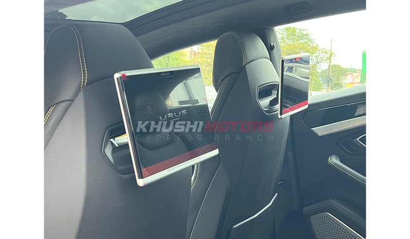 2019 Lamborghini Urus Base image-3