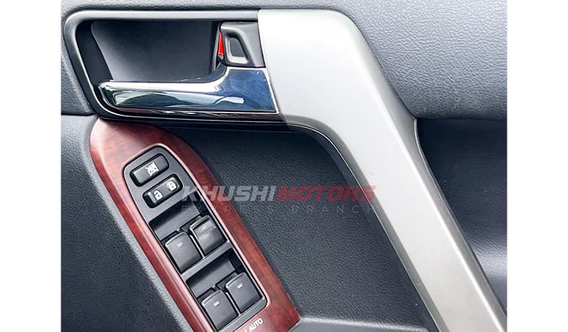 2017 Toyota Land Cruiser Prado TX-L Package image-6