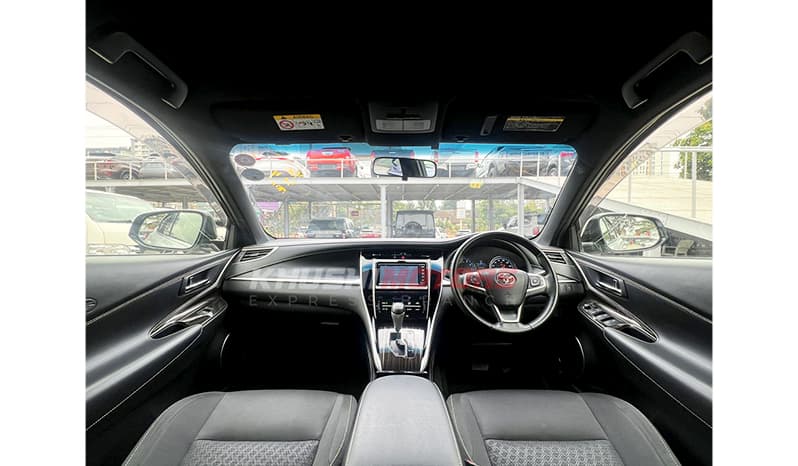 2017 Toyota Harrier Elegance image-2