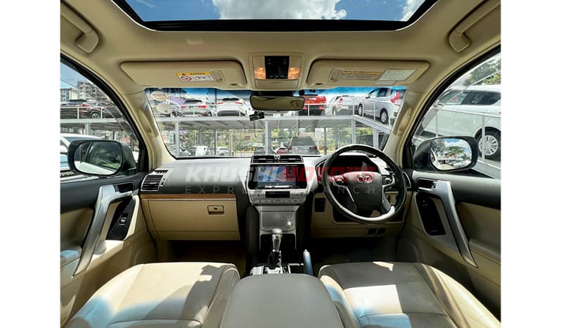 2017 Toyota Land Cruiser Prado TX-L image-9