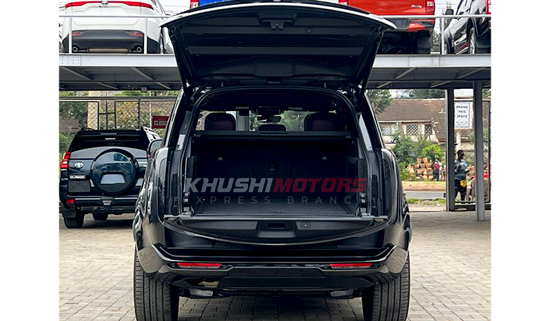 2023 Land Rover Range Rover Vogue image-2