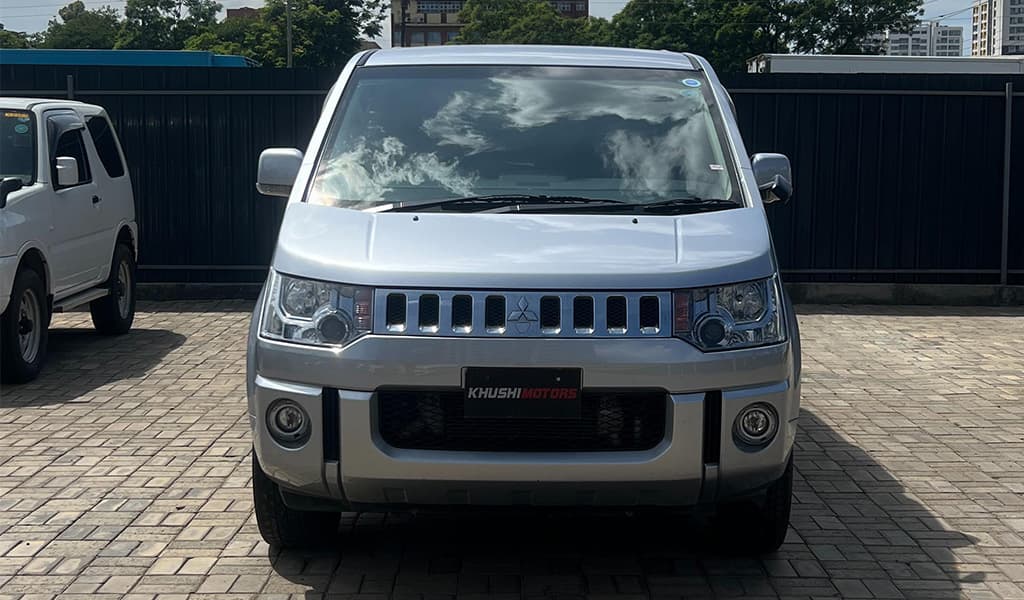 2017 Mitsubishi Delica D5 D POWER image-2