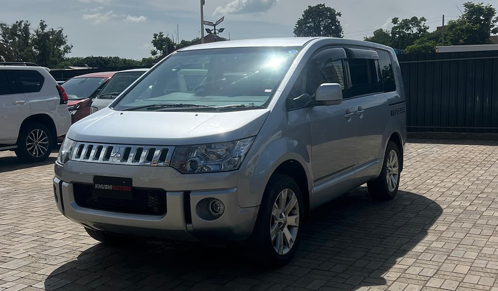 2017 Mitsubishi Delica D5 D POWER image-4