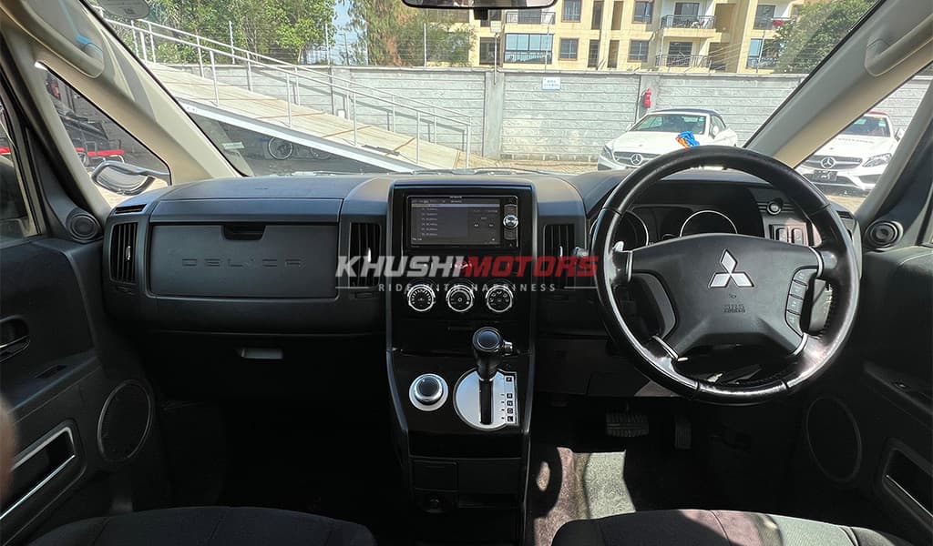 2017 Mitsubishi Delica D5 D POWER image-7