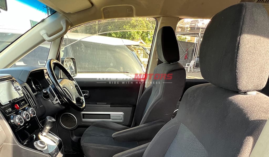 2017 Mitsubishi Delica D5 D POWER image-10