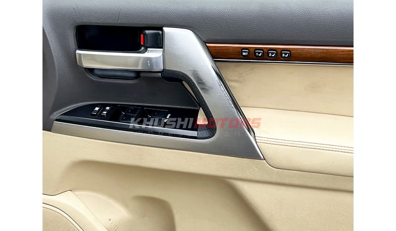 2017 Toyota Land Cruiser 200 ZX image-7