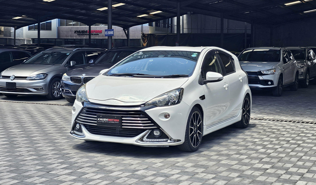 2017 Toyota Aqua GS image-3