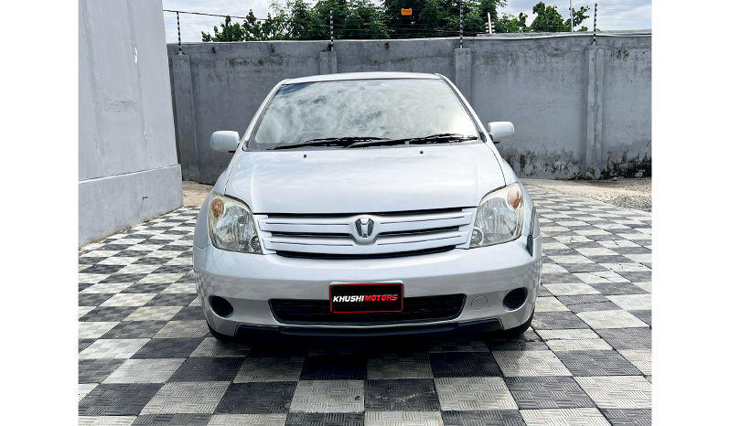 2003 Toyota IST image-1