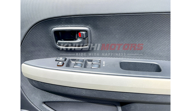 2003 Toyota IST image-5