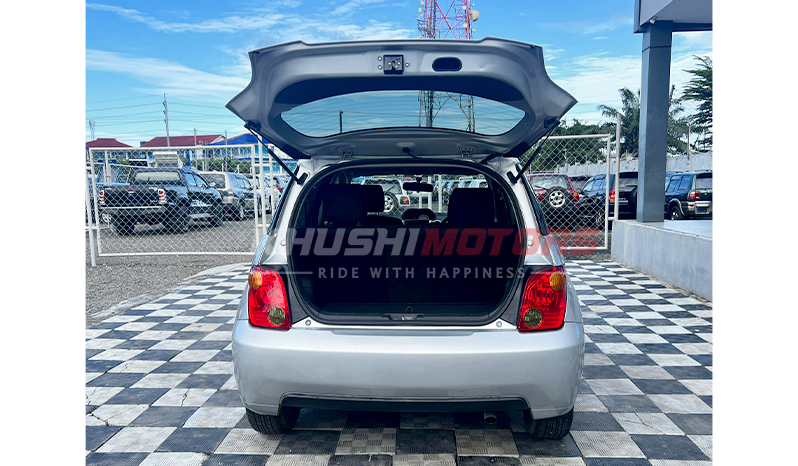2003 Toyota IST image-6