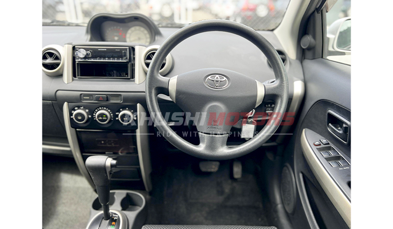 2003 Toyota IST image-8