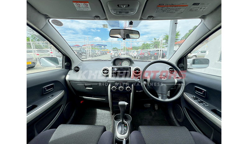 2003 Toyota IST image-9
