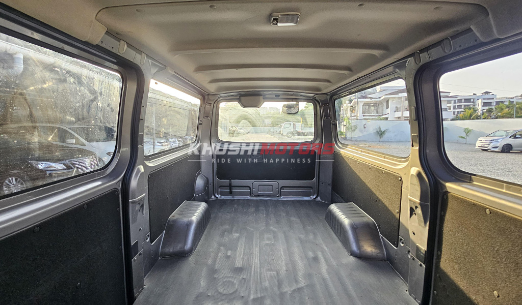 2017 Nissan NV350 Caravan DX image-10