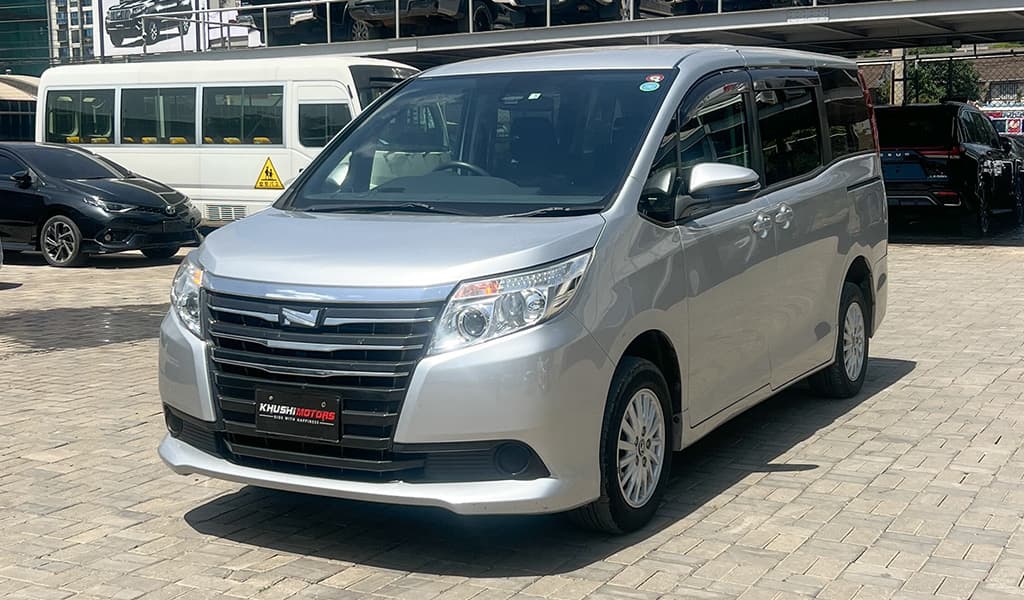 2017 Toyota Noah XV Selection image-3