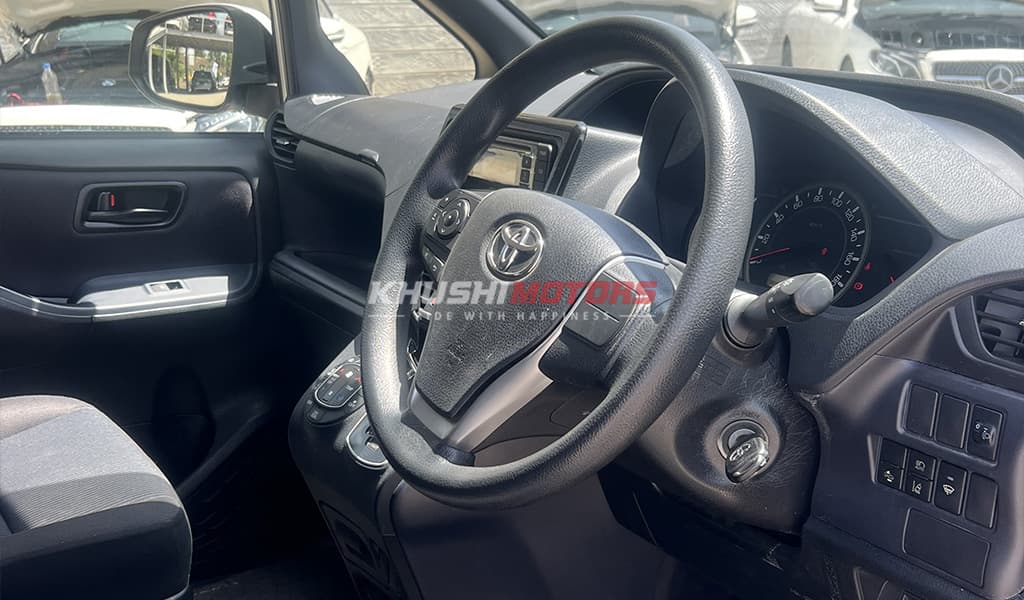 2017 Toyota Noah XV Selection image-7