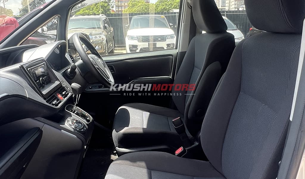 2017 Toyota Noah XV Selection image-9