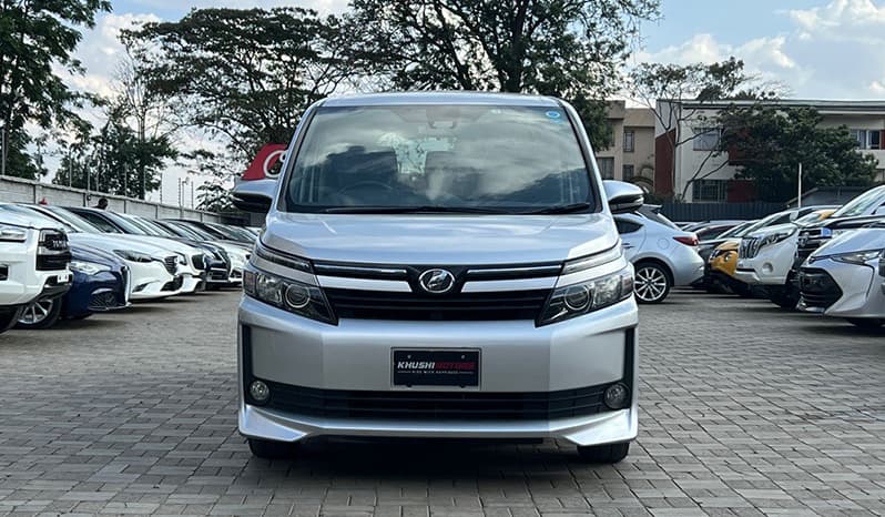 2017 Toyota Voxy V image-1