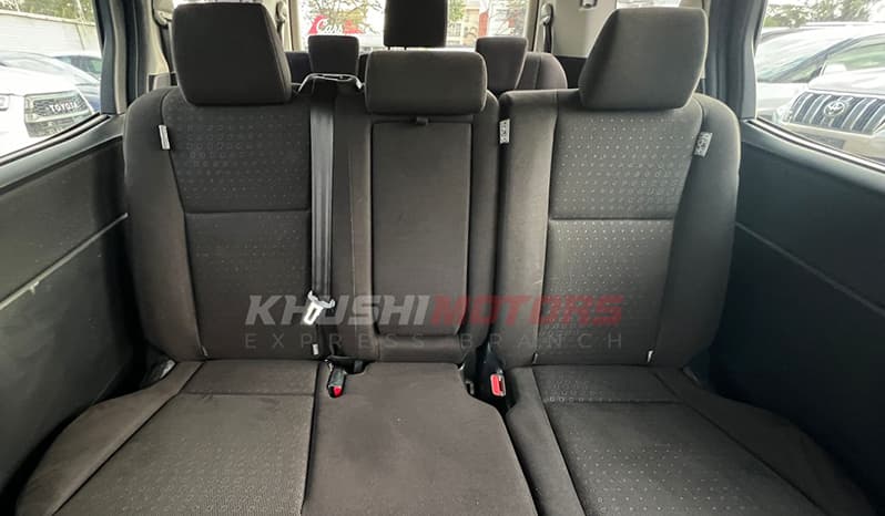 2017 Toyota Voxy V image-3