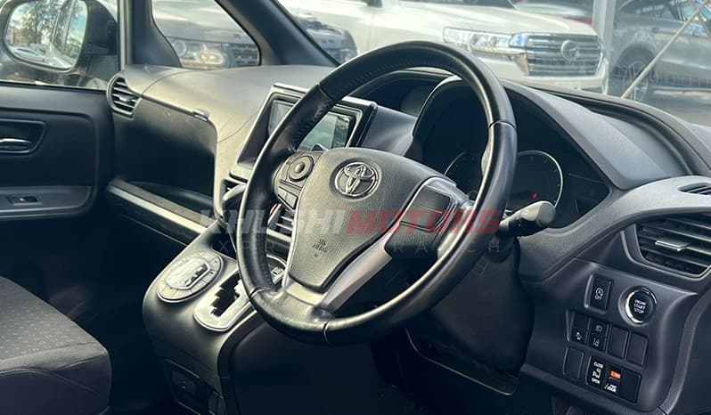 2017 Toyota Voxy V image-8