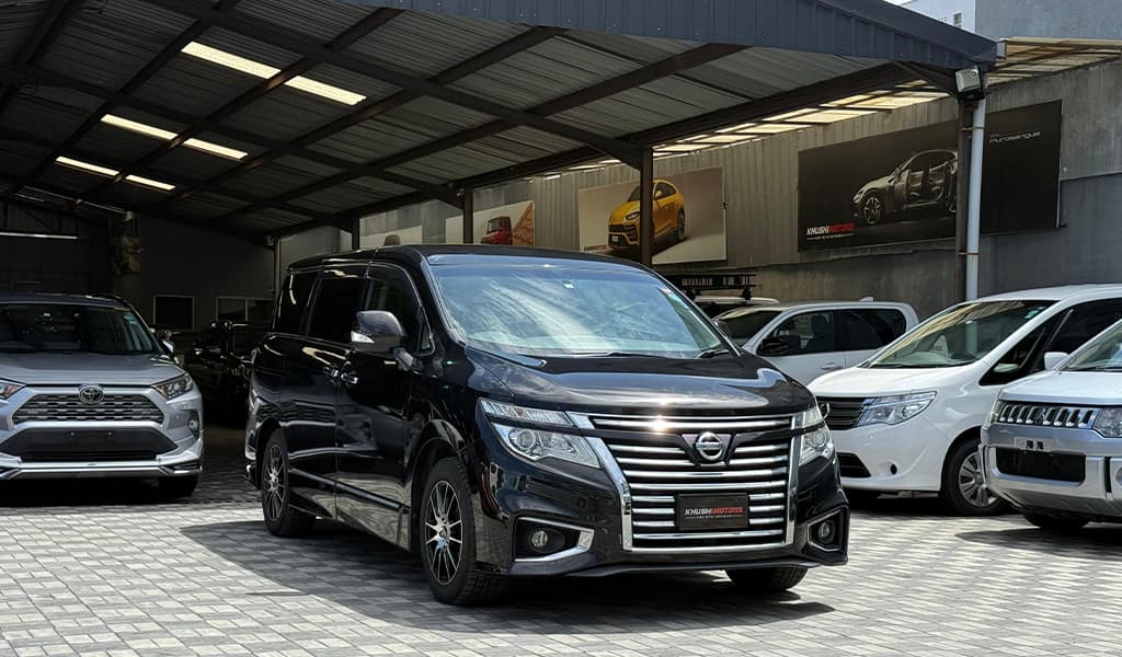 2018 Nissan Elgrand image-1