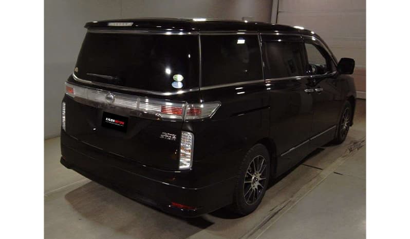 2018 Nissan Elgrand image-3