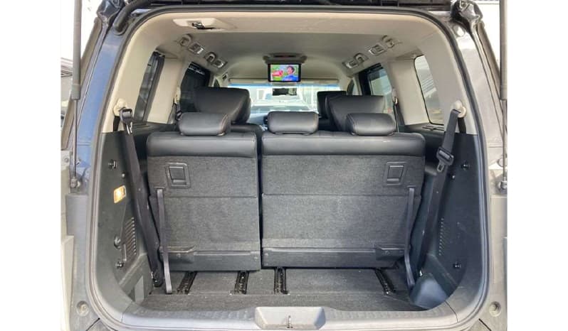 2018 Nissan Elgrand image-9