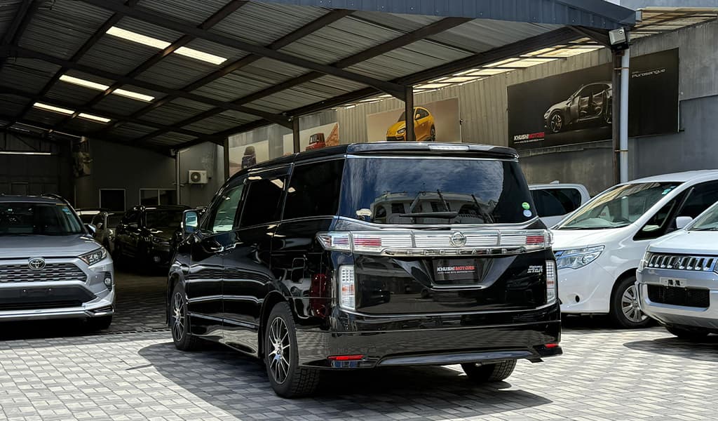 2018 Nissan Elgrand image-12