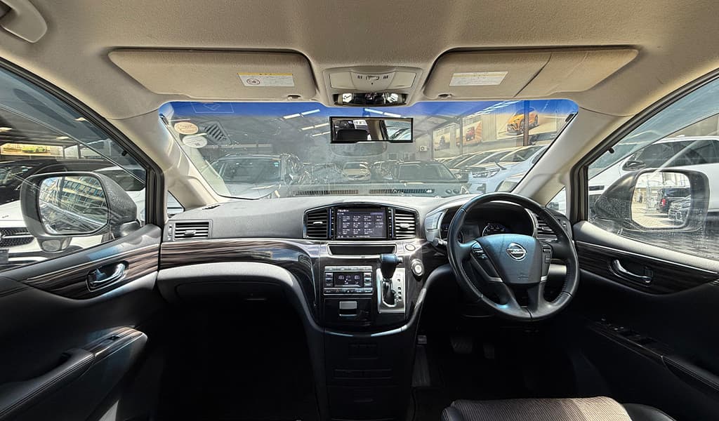 2018 Nissan Elgrand image-16