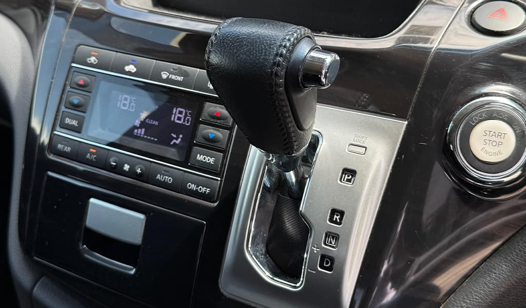 2018 Nissan Elgrand image-19