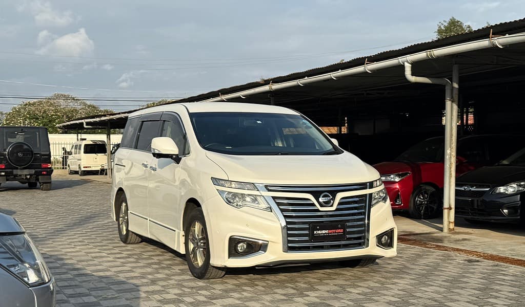 2018 Nissan Elgrand Highway Star S image-1