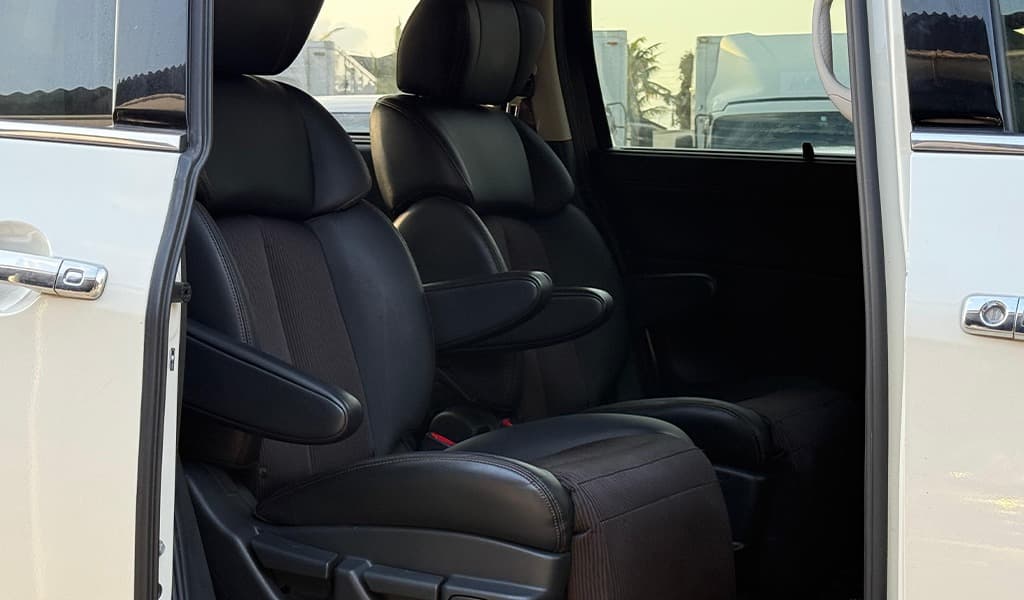 2018 Nissan Elgrand Highway Star S image-21