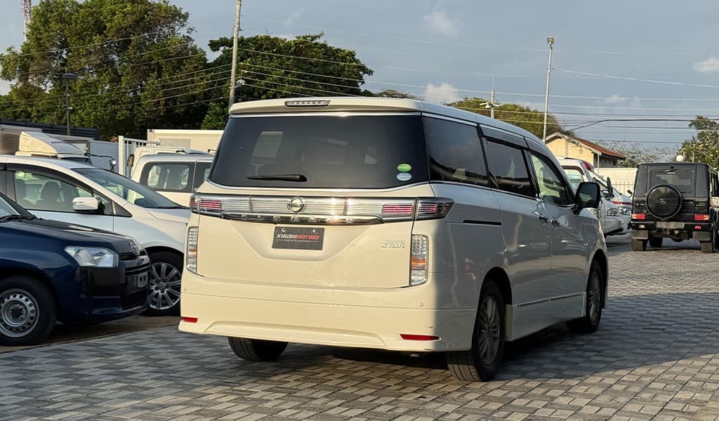 2018 Nissan Elgrand Highway Star S image-28