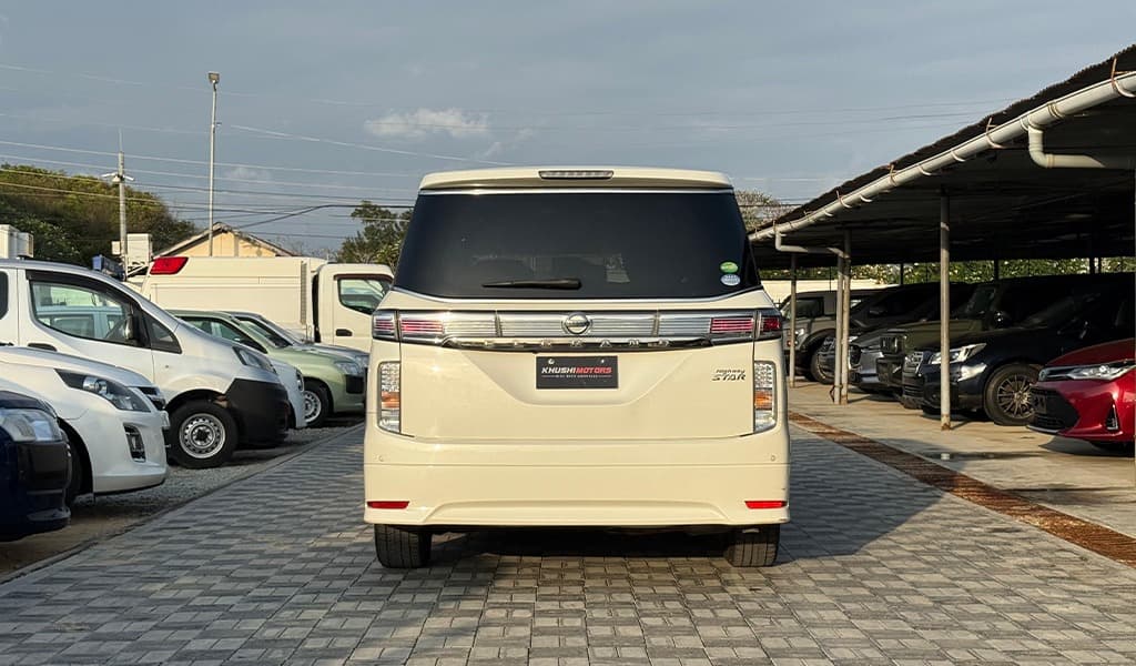 2018 Nissan Elgrand Highway Star S image-29