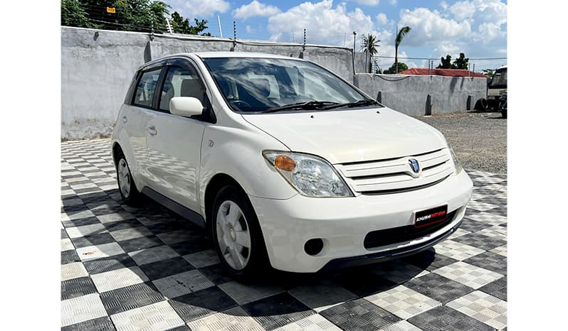 2002 Toyota IST image-2