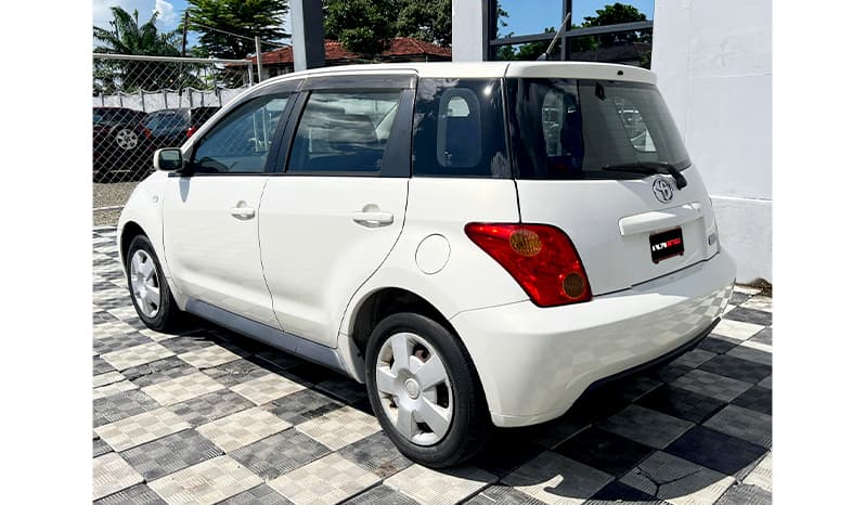 2002 Toyota IST image-3
