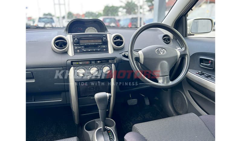 2002 Toyota IST image-9