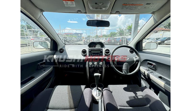 2002 Toyota IST image-10