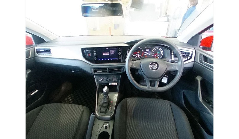 2018 Volkswagen Polo image-2