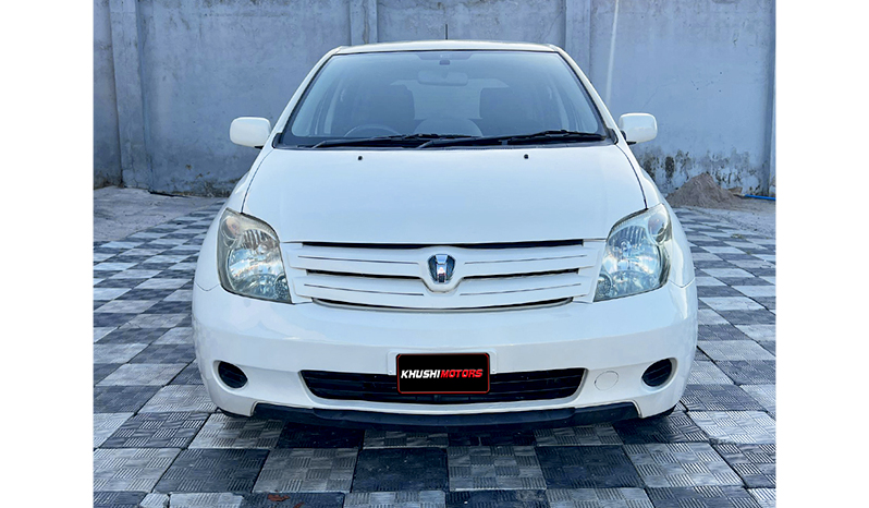 2003 Toyota IST image-1