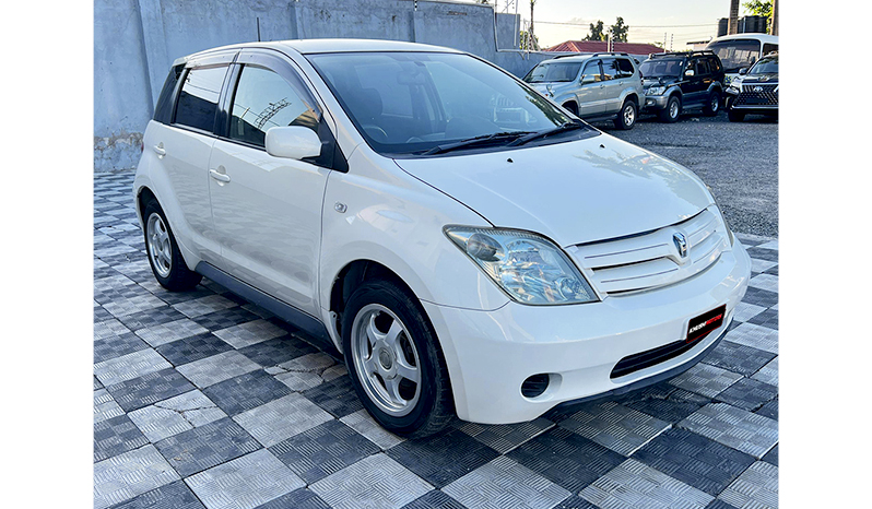 2003 Toyota IST image-2