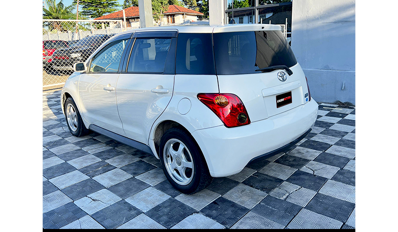2003 Toyota IST image-3